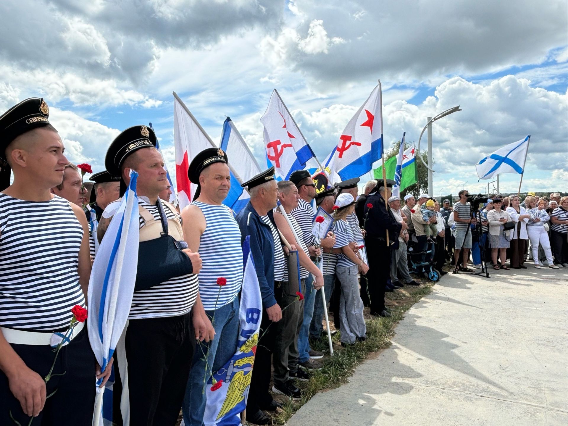 В Мамадыше открыли памятник морякам военно-морского флота, морской и речной флотилии РФ