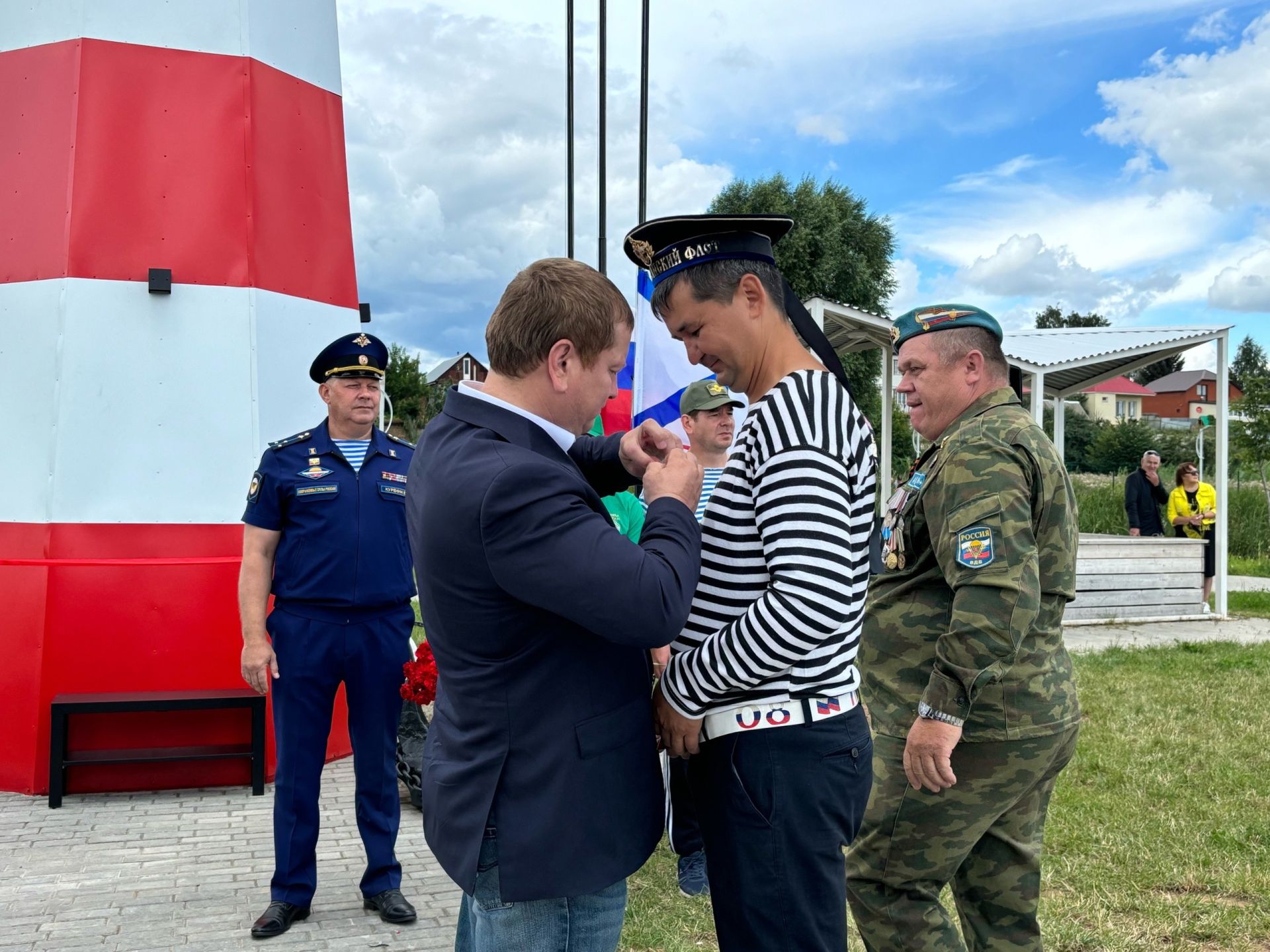 В Мамадыше открыли памятник морякам военно-морского флота, морской и речной флотилии РФ