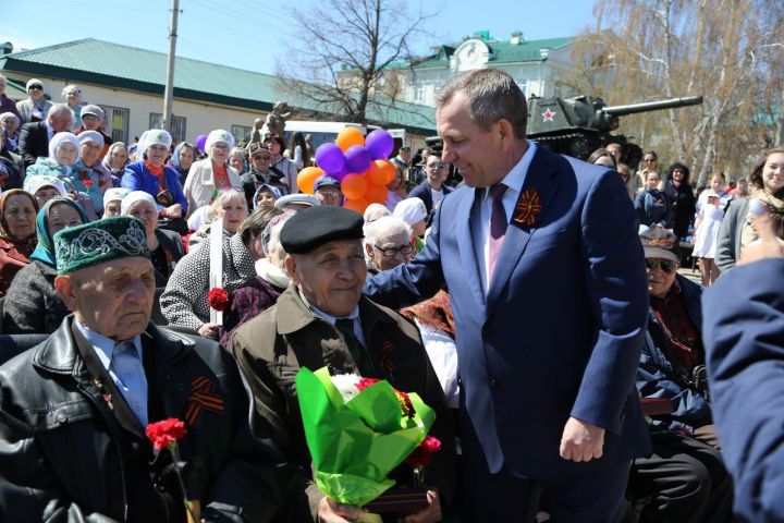 В день Победы вручили первые пять медалей «За доблестный труд» ветеранам Великой Отечественной войны