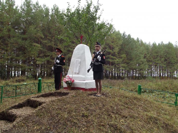 В Мамадыше выступили с инициативой обновления памятника на могиле красногвардейцев