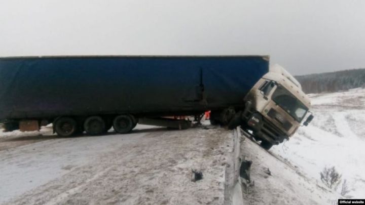 На М7 в районе Мамадыша затруднено движение из-за ДТП с фурой