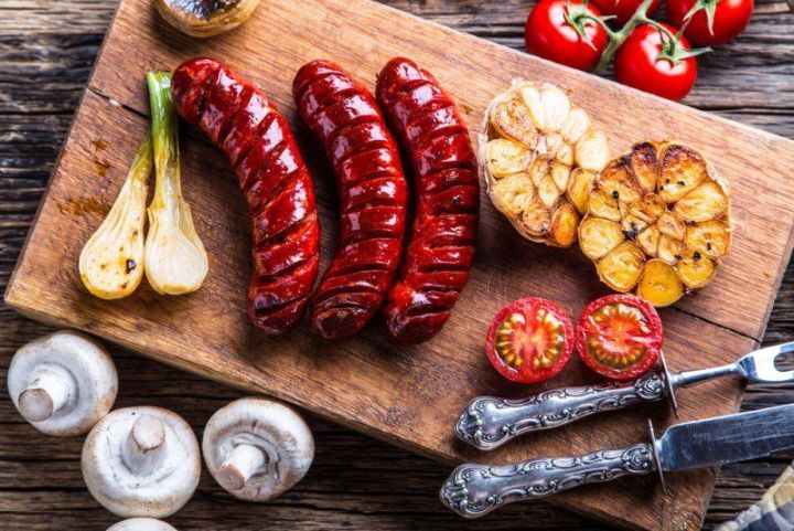 6 простых и вкусных блюд из сосисок