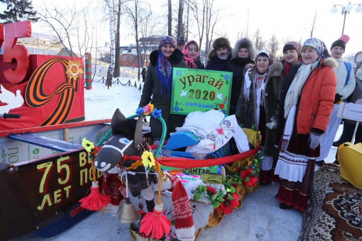 С песней и с горы не страшно: фольклорный ансамбль «Урагай» решил покорить SUNNYФЕСТ