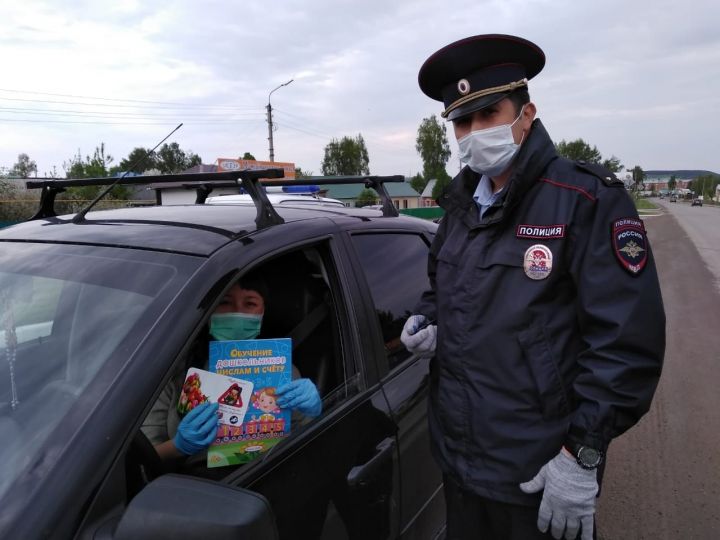 Сотрудники ГИБДД напомнили мамадышским водителям - "Ребенок - главный пассажир!"