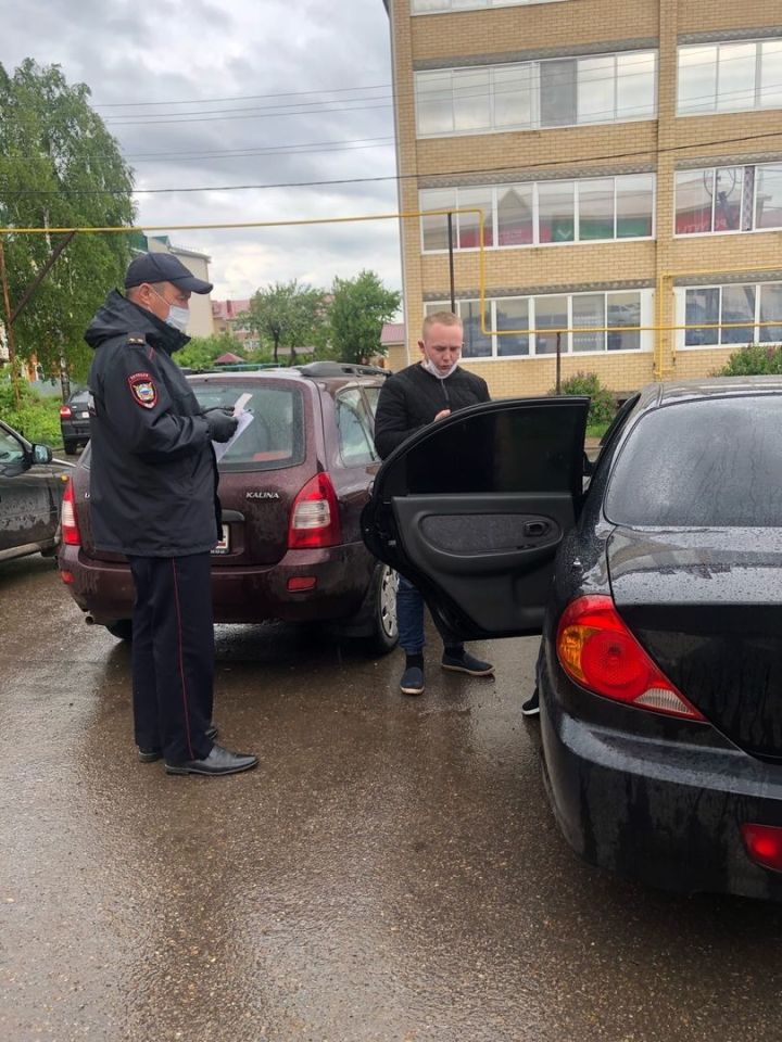 В Мамадыше продолжаются рейды по выявлению нарушителей перчаточно - масочного режима