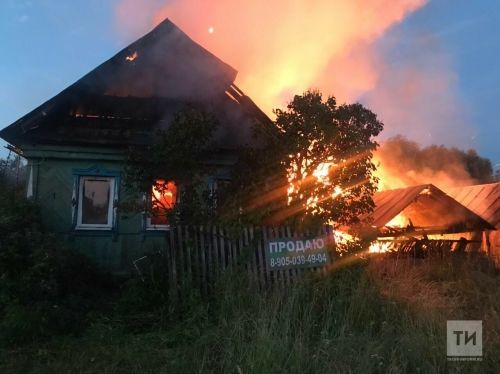 В Татарстане ночью двое мужчин погибли при пожаре