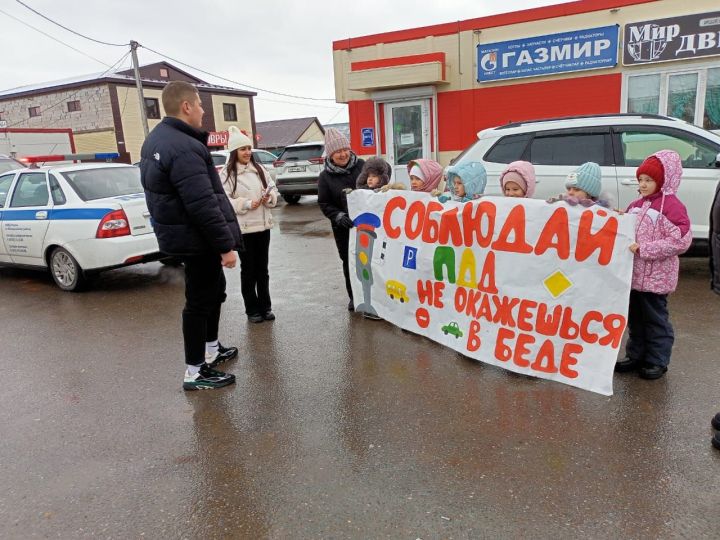 В Мамадыше провели профилактическую акцию «Соблюдай ПДД, не окажешься в беде»