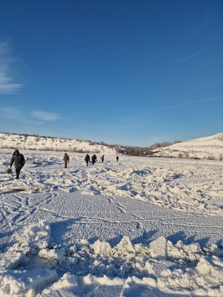 Ледовая переправа под Нижнекамском готовится к открытию