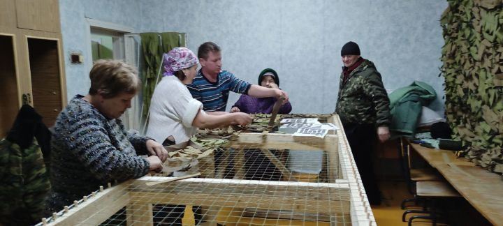 Жители деревни Пойкино начали плести маскировочные сети