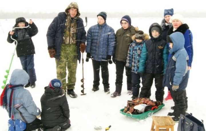 Мамадышские школьники прыгнули с парашютом