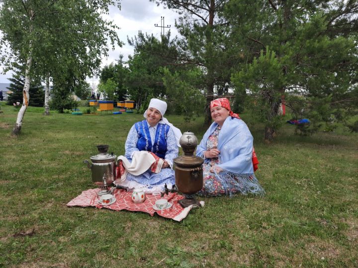 Сотрудники краеведческого музея представили выставку-перфоманс на районном Сабантуе в Мамадыше