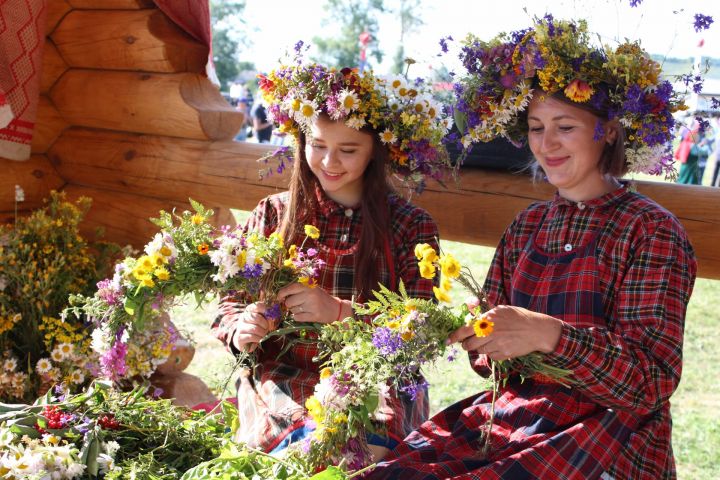 Сегодня день плетения венков для обустройства личной жизни