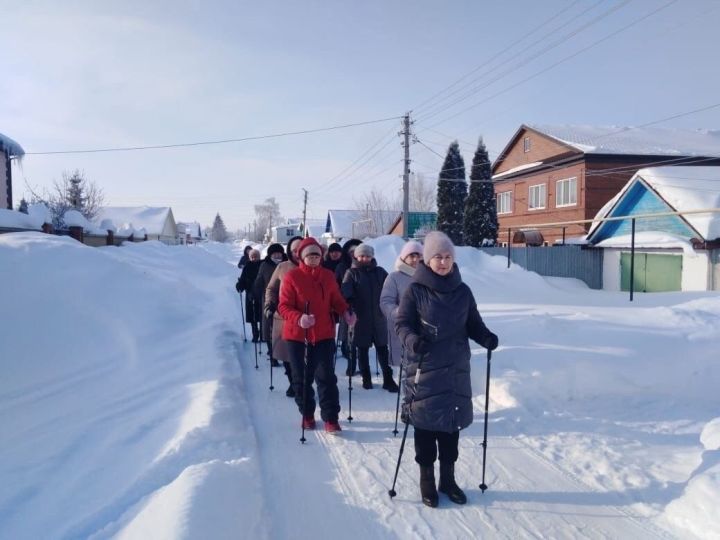 Занятие по скандинавской ходьбе прошло в социально-реабилитационном центре