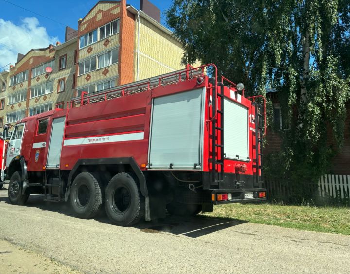 Пожарные выехали на вызов в жилой дом в Мамадыше